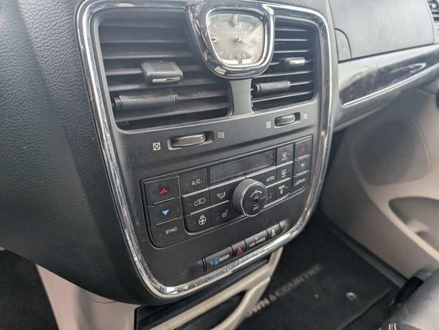 2016 Chrysler Town & Country Touring-L