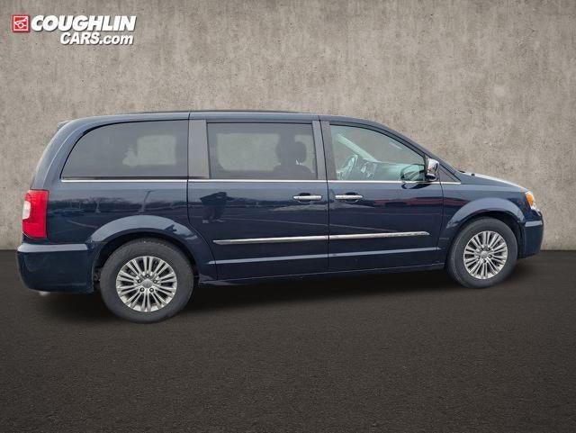 2016 Chrysler Town & Country Touring-L