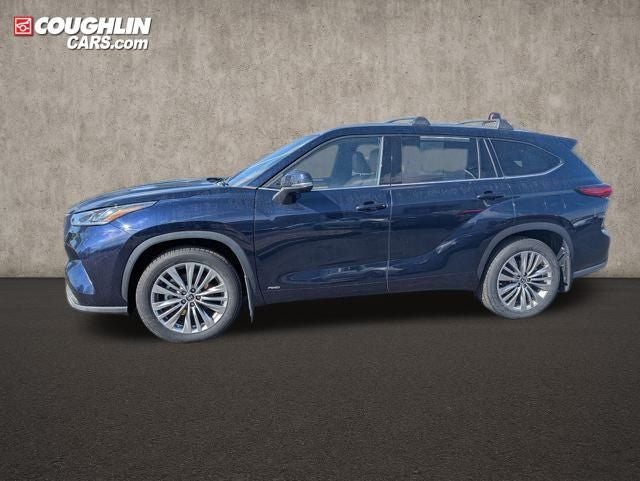 2022 Toyota Highlander Hybrid Platinum