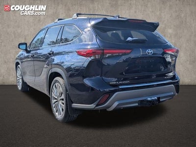 2022 Toyota Highlander Hybrid Platinum