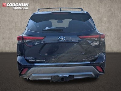 2022 Toyota Highlander Hybrid Platinum