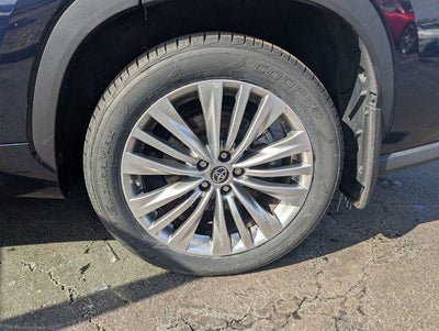 2022 Toyota Highlander Hybrid Platinum