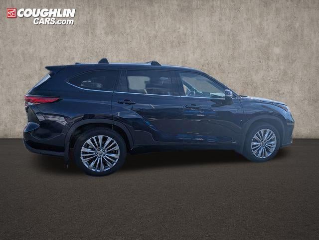 2022 Toyota Highlander Hybrid Platinum