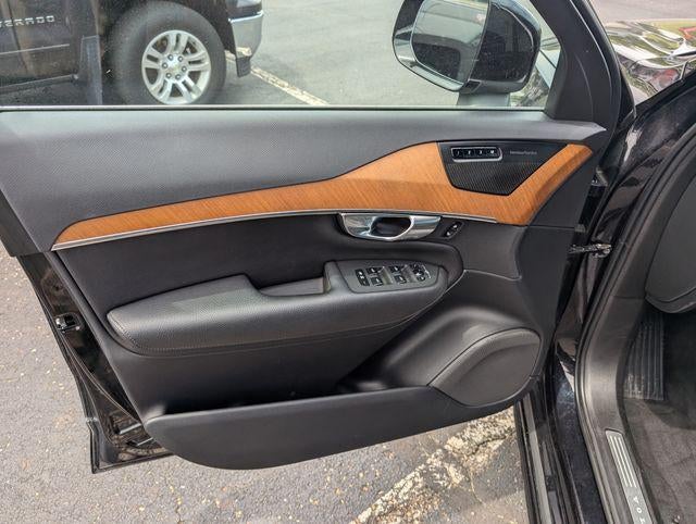 2021 Volvo XC90 T6 Momentum