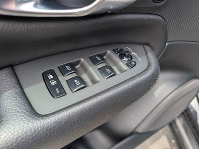 2021 Volvo XC90 T6 Momentum