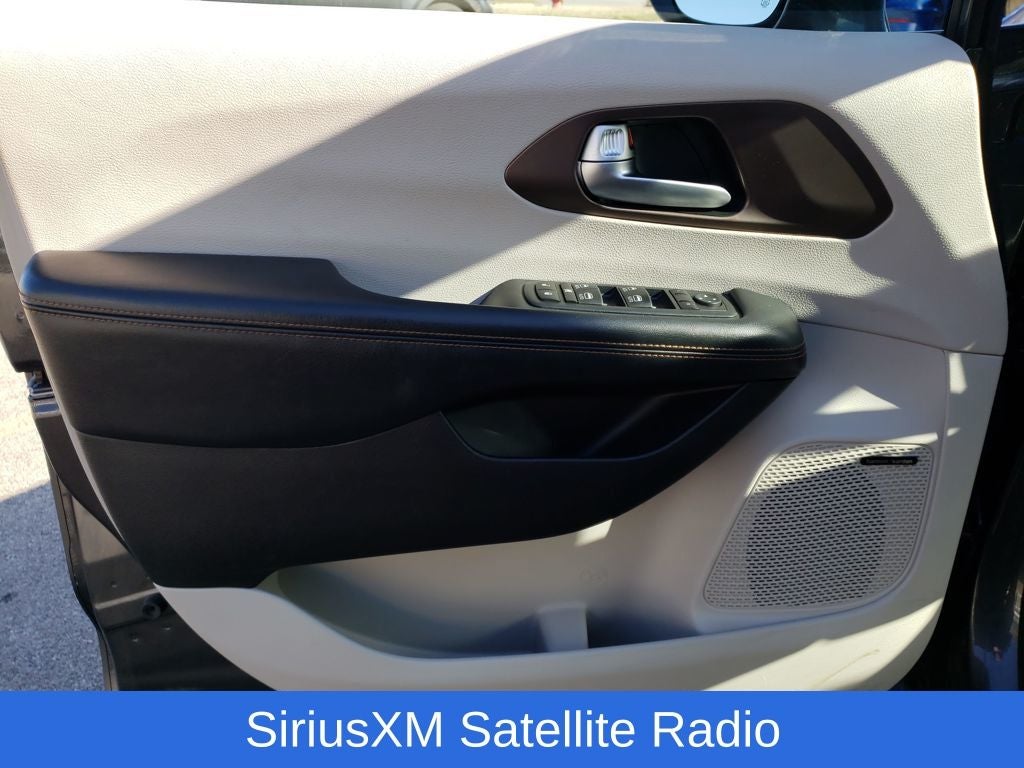 2017 Chrysler Pacifica Touring L Plus