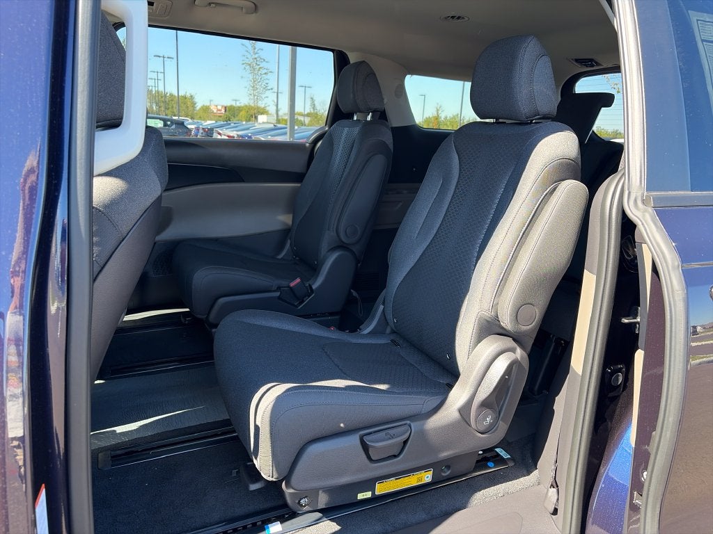 2027 Kia Carnival LX