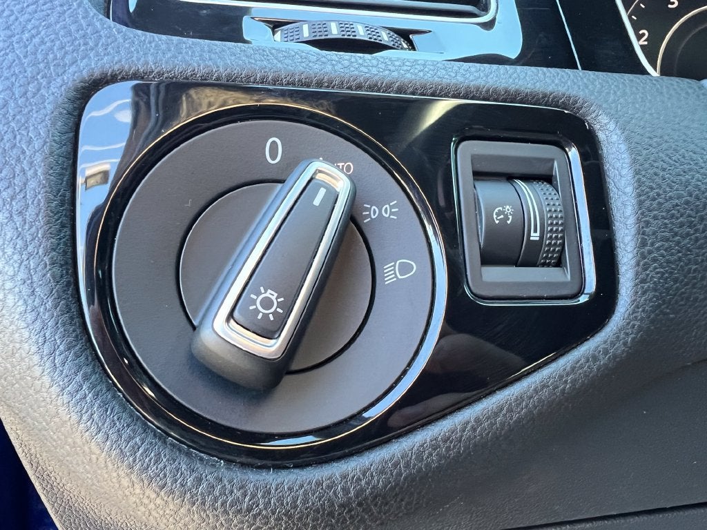 2018 Volkswagen Golf R DCC & Navigation 4Motion