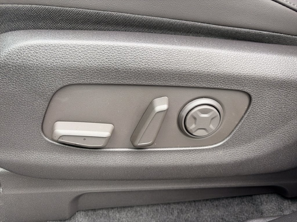 2027 Kia Carnival EX