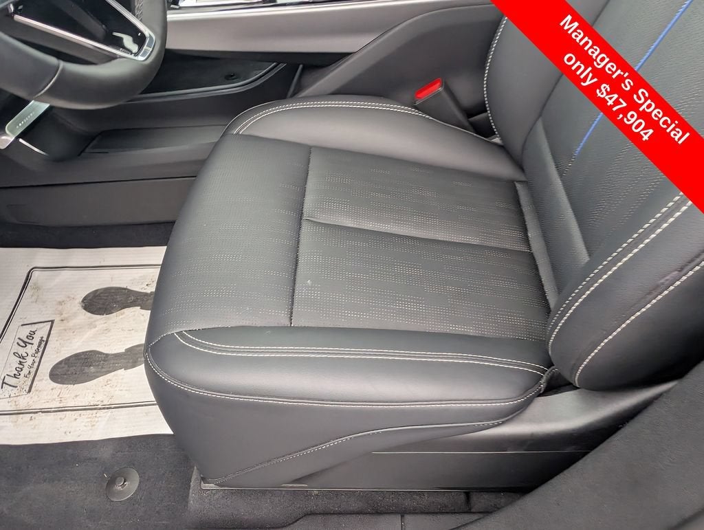 2025 Cadillac LYRIQ Luxury 3