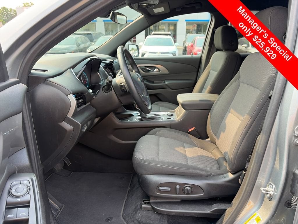 2023 Chevrolet Traverse LT Cloth